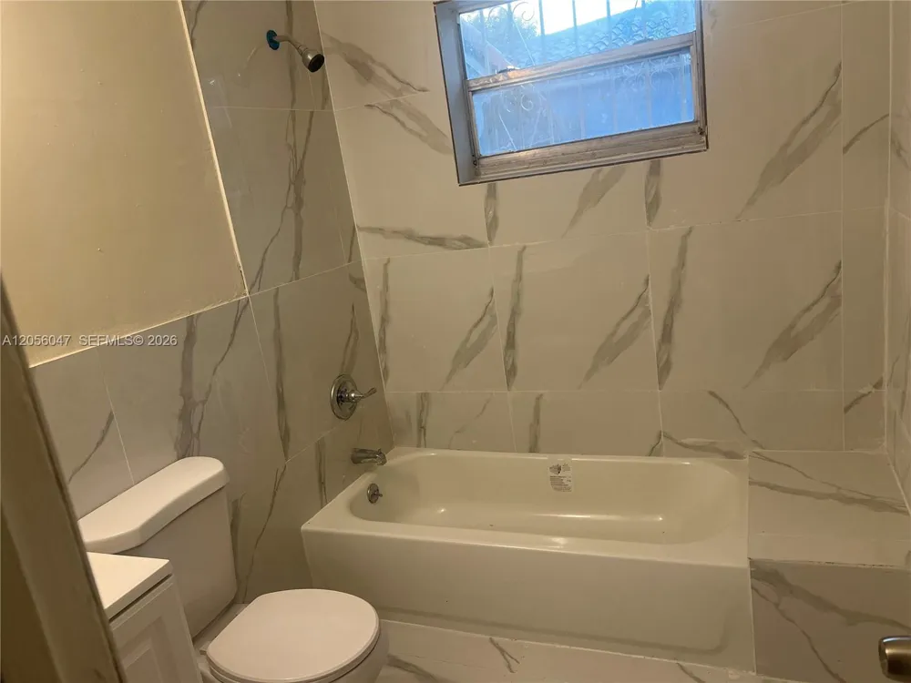 395 NE 112th St Miami, FL 33161