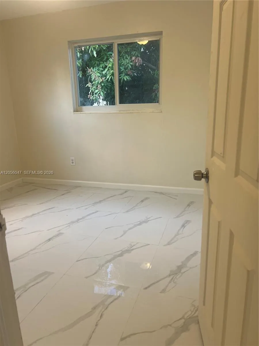 395 NE 112th St Miami, FL 33161
