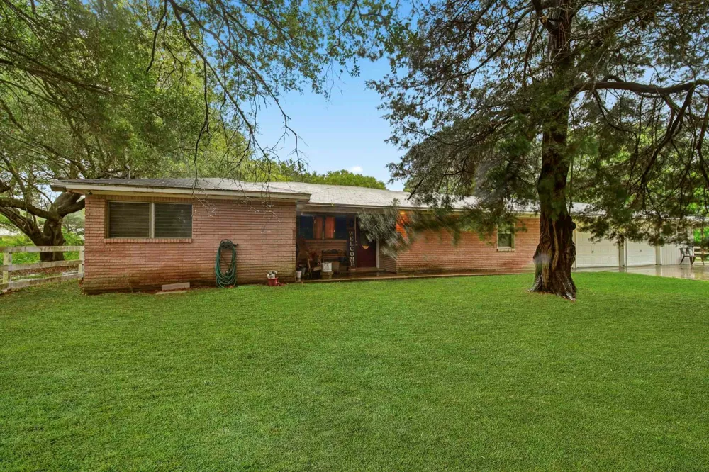 731 Meneley Road Winnie, TX 77665