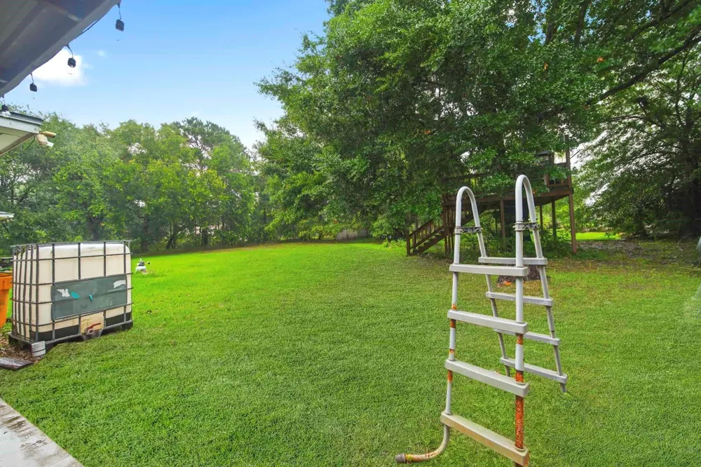 731 Meneley Road Winnie, TX 77665