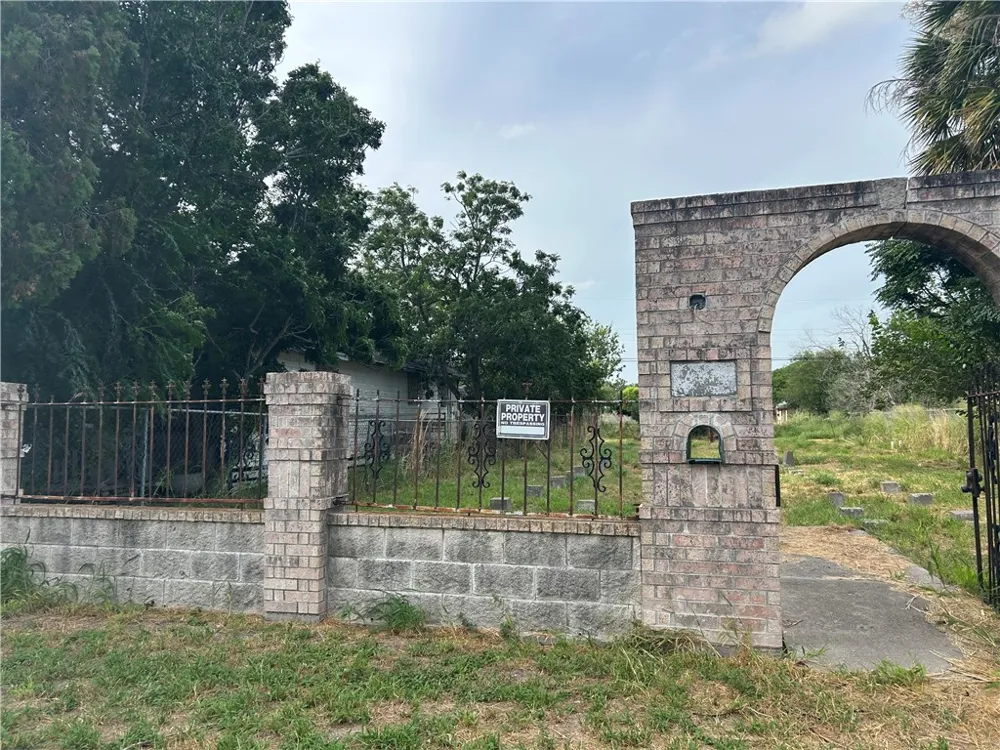 415 W Avenue D Robstown, TX 78380