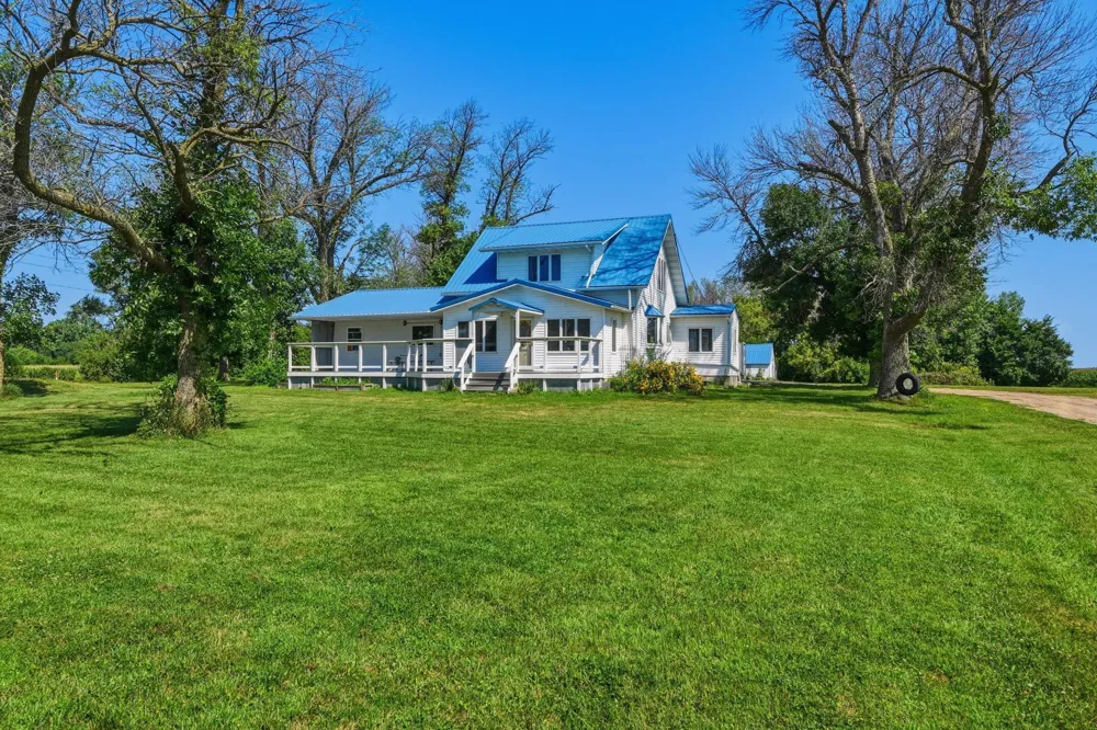 35050 820th Street Brewster, MN 56119