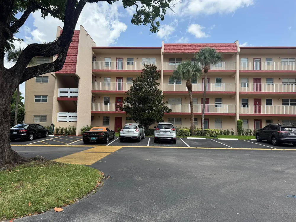 1035 COUNTRY CLUB DRIVE #303 Margate, FL 33063