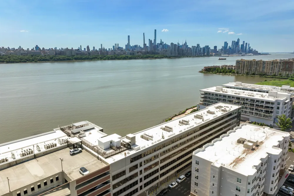 9 SOMERSET LANE Edgewater, NJ 07020