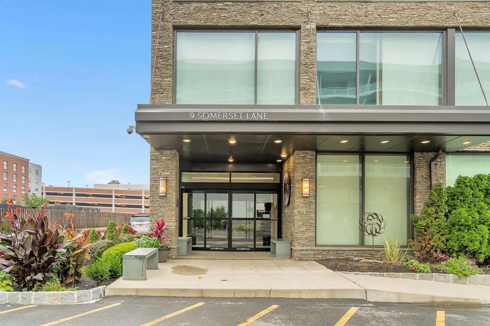 9 SOMERSET LANE Edgewater, NJ 07020