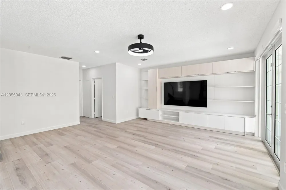1457 NW 159th Ln Pembroke Pines, FL 33028
