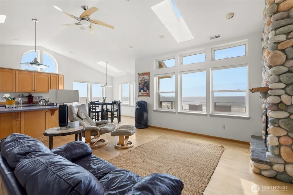 511 Dune Crest Drive Westport, WA 98595