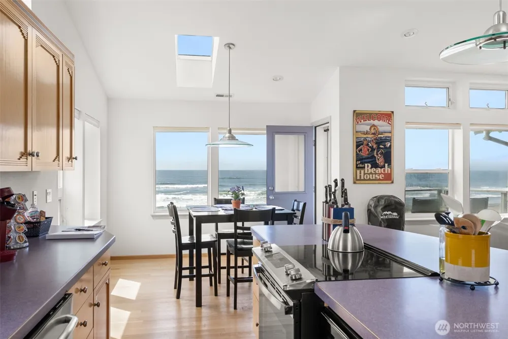 511 Dune Crest Drive Westport, WA 98595