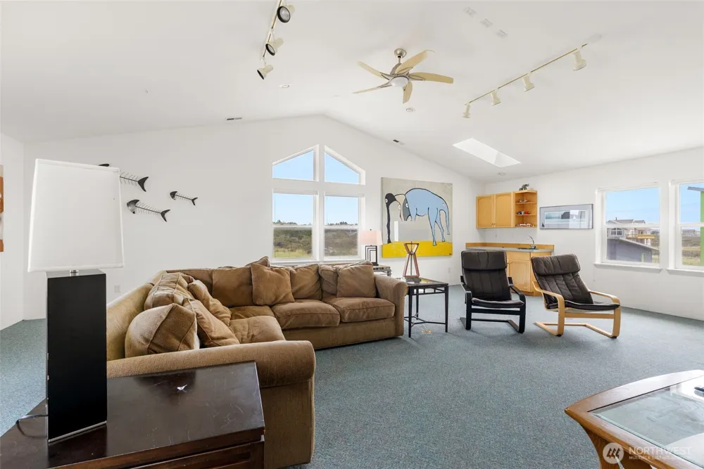 511 Dune Crest Drive Westport, WA 98595