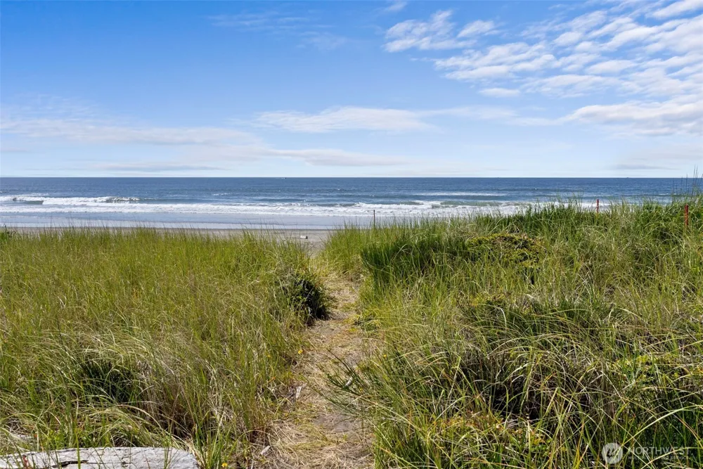 511 Dune Crest Drive Westport, WA 98595