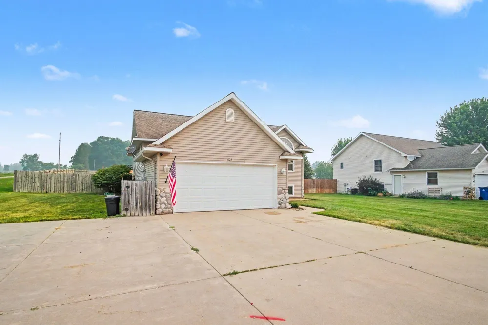 623 W 44th Street Fremont City, MI 49412