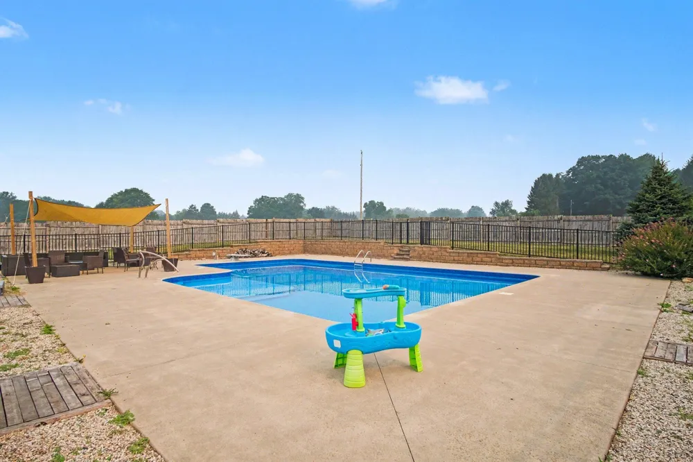 623 W 44th Street Fremont City, MI 49412