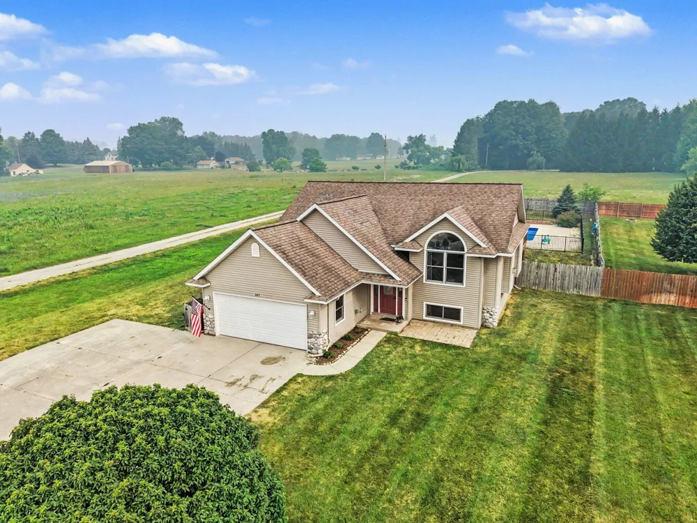 623 W 44th Street Fremont City, MI 49412