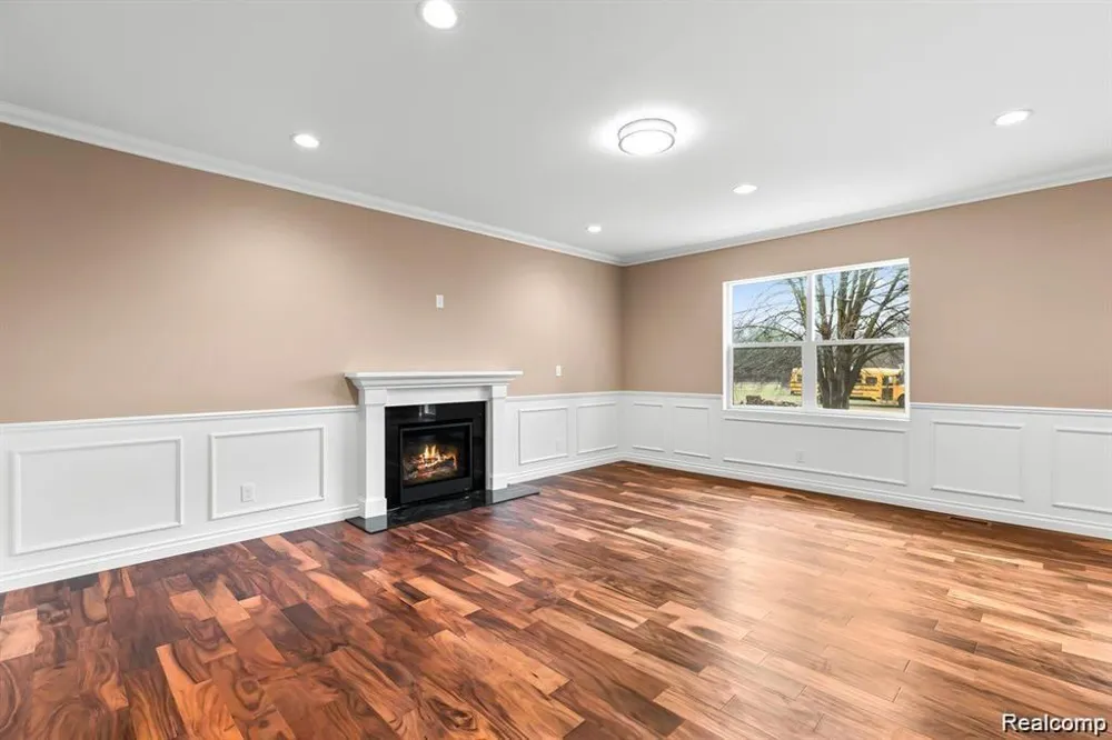 21507 Randall Street Farmington Hills City, MI 48336