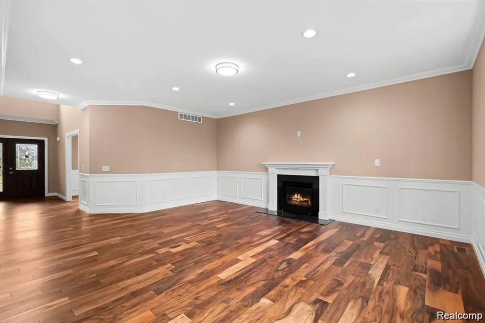 21507 Randall Street Farmington Hills City, MI 48336