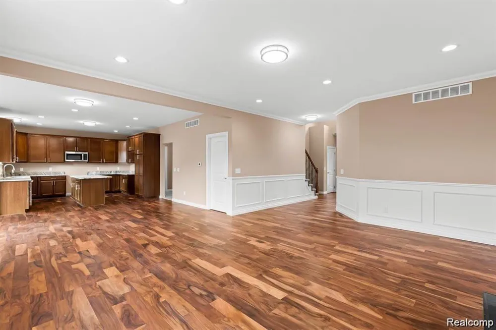21507 Randall Street Farmington Hills City, MI 48336