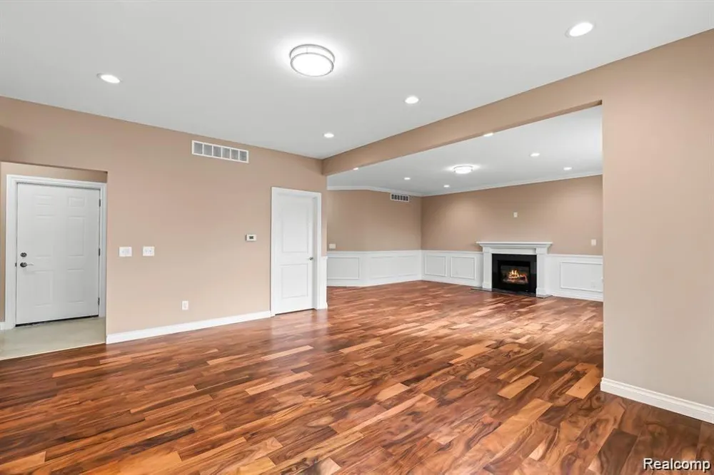 21507 Randall Street Farmington Hills City, MI 48336