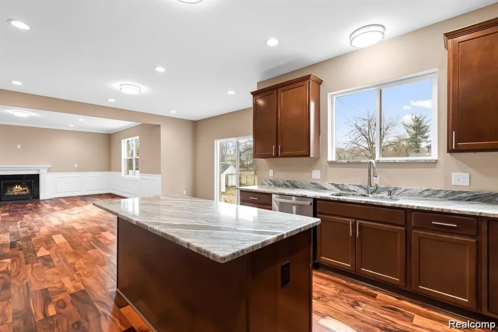 21507 Randall Street Farmington Hills City, MI 48336