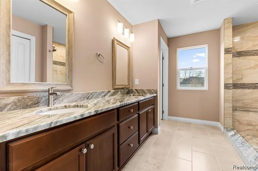 21507 Randall Street Farmington Hills City, MI 48336