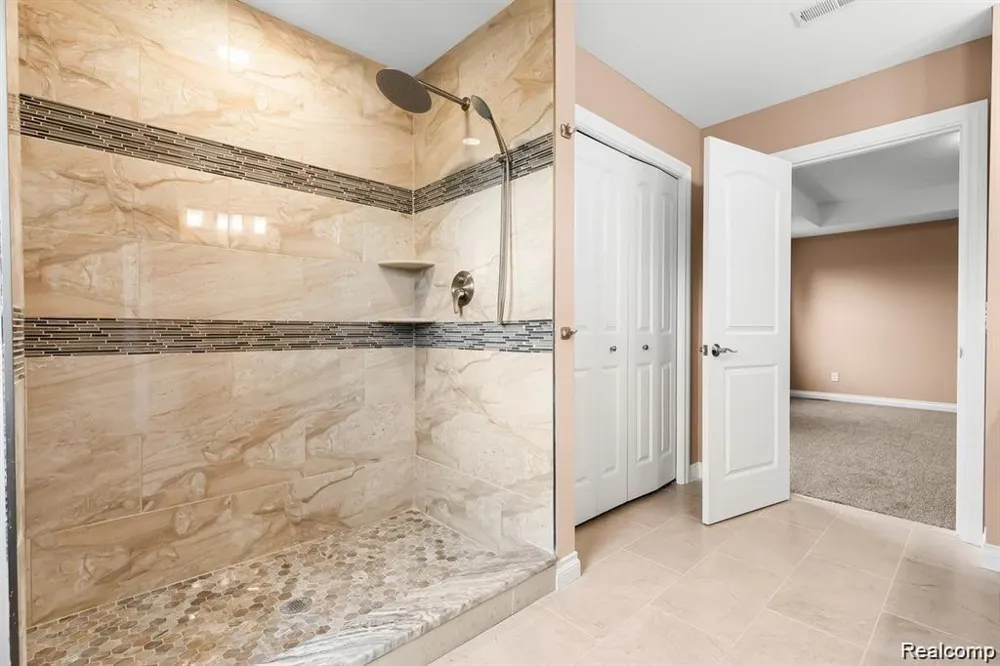 21507 Randall Street Farmington Hills City, MI 48336