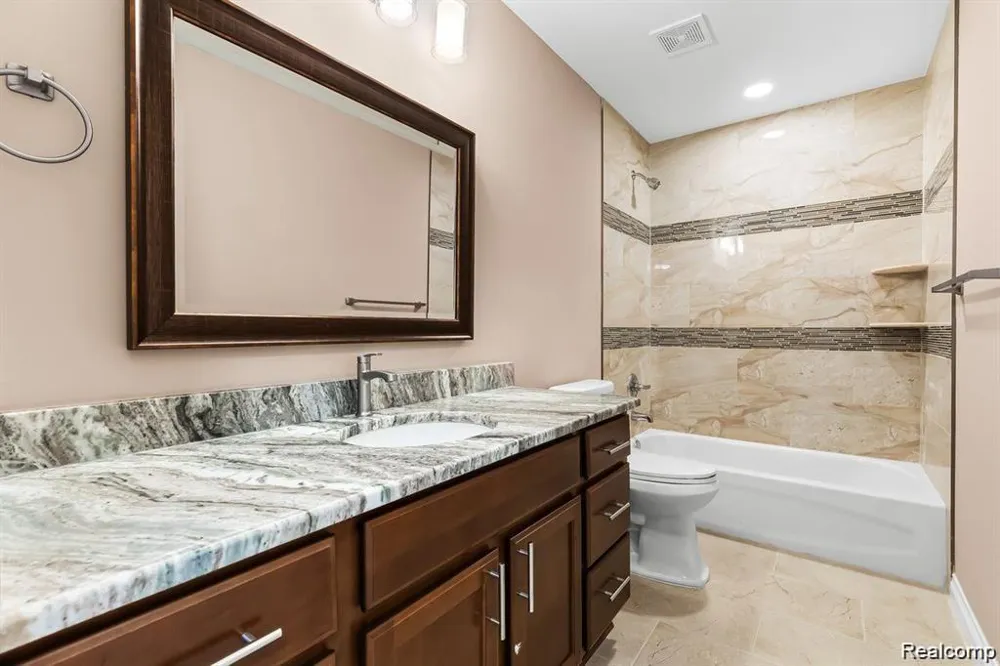 21507 Randall Street Farmington Hills City, MI 48336