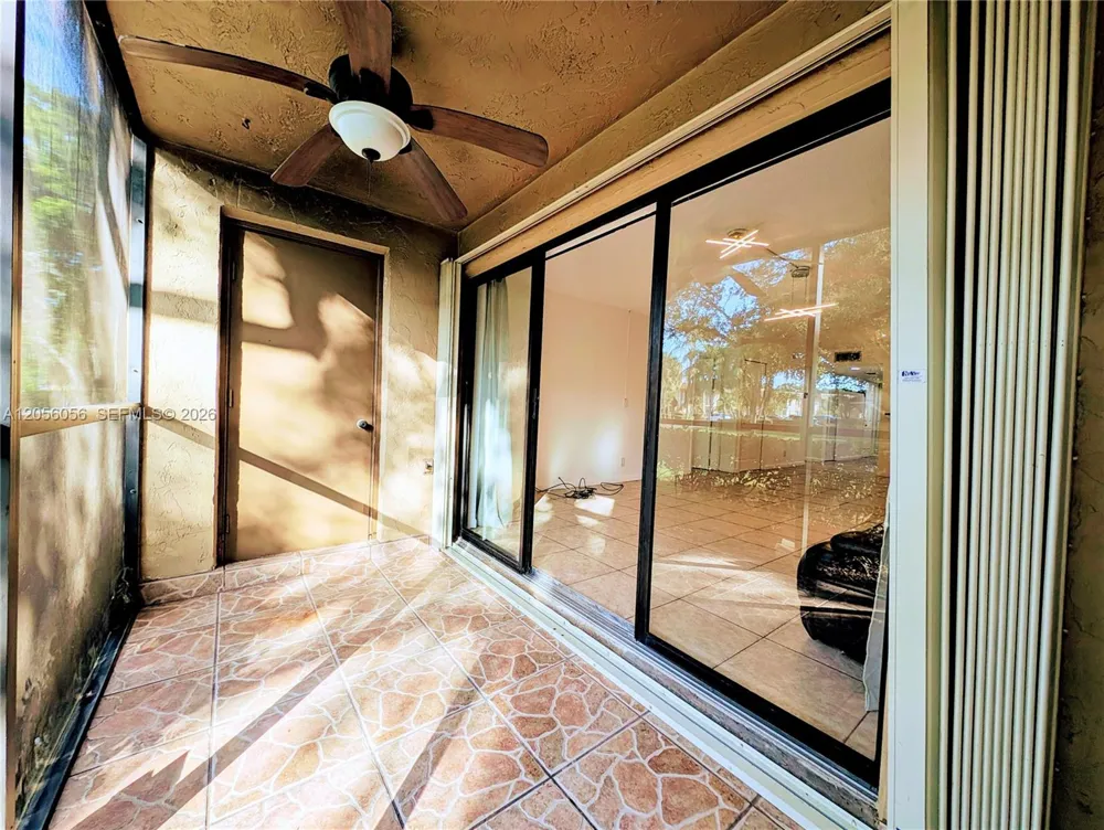 310 Lakeview Dr #105 Weston, FL 33326