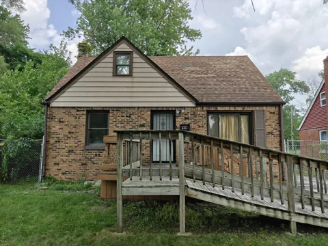 840 E 44th Place