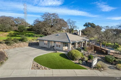 902 Eastridge Drive
