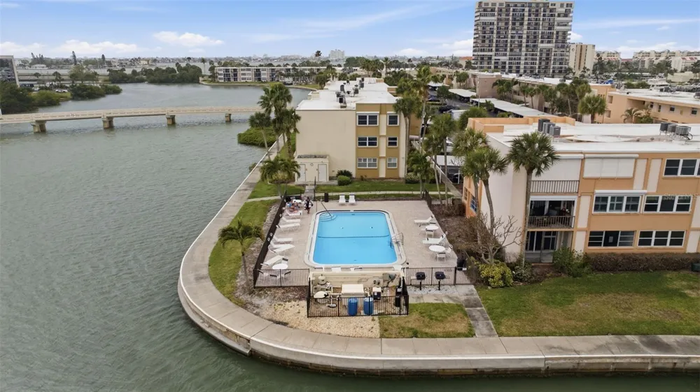 7465 BAY ISLAND DRIVE S #112 South Pasadena, FL 33707