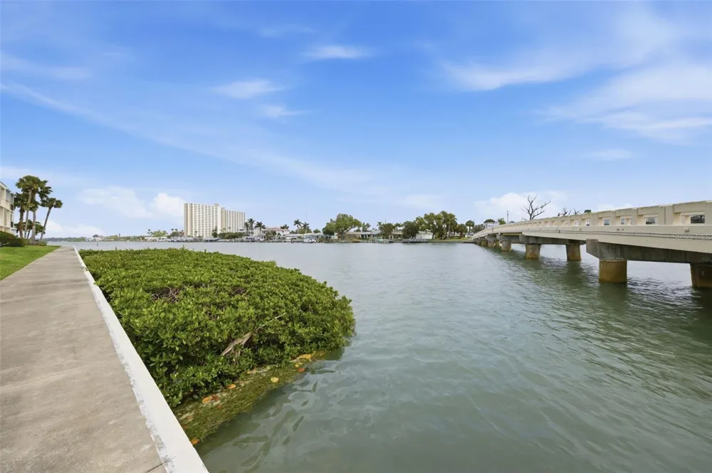 7465 BAY ISLAND DRIVE S #112 South Pasadena, FL 33707