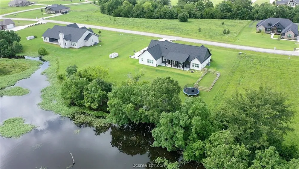 10104 Crown Point Iola, TX 77861