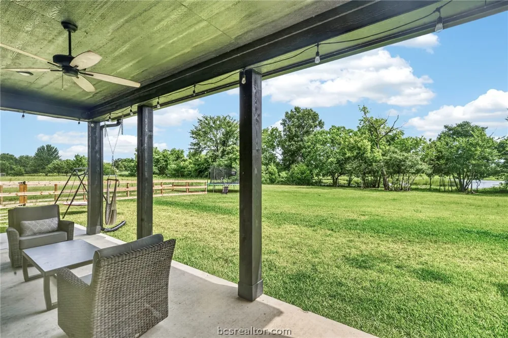 10104 Crown Point Iola, TX 77861