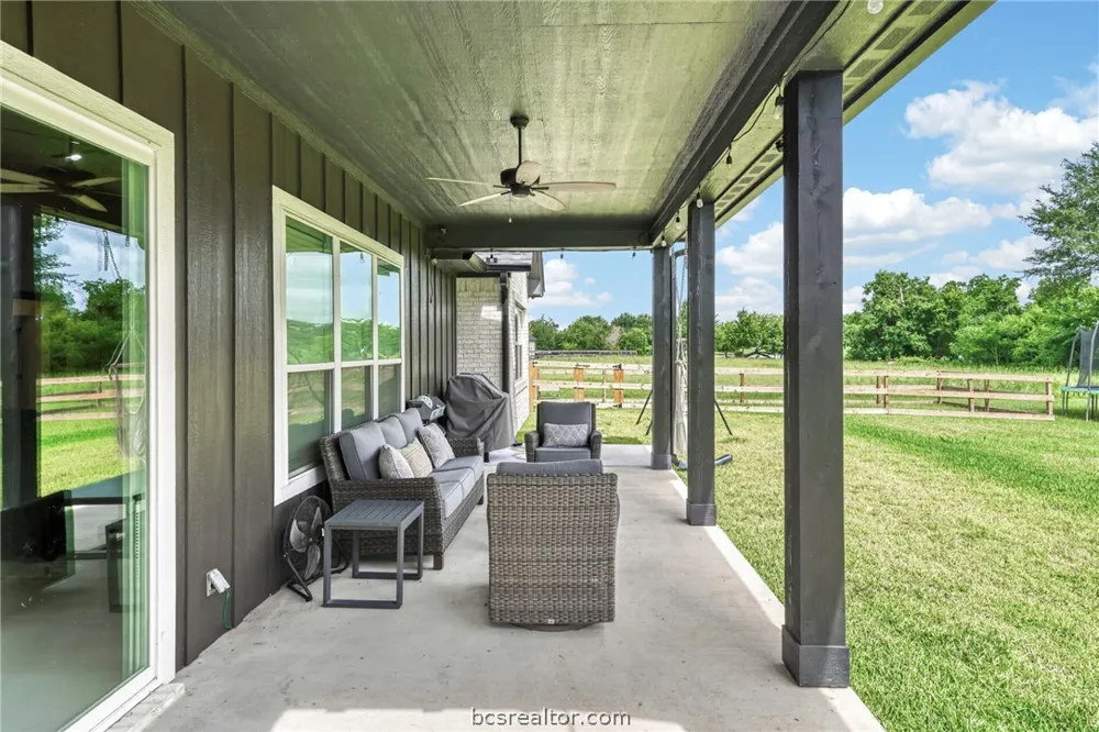 10104 Crown Point Iola, TX 77861