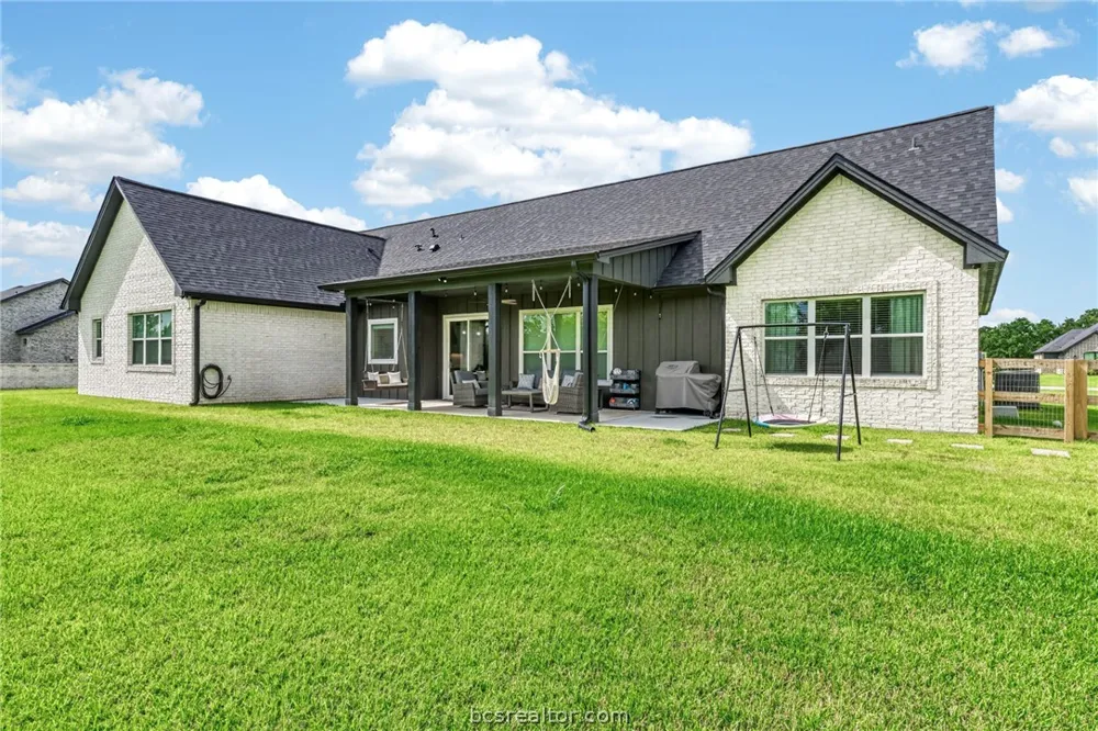 10104 Crown Point Iola, TX 77861
