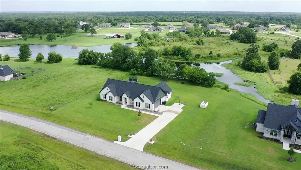 10104 Crown Point Iola, TX 77861