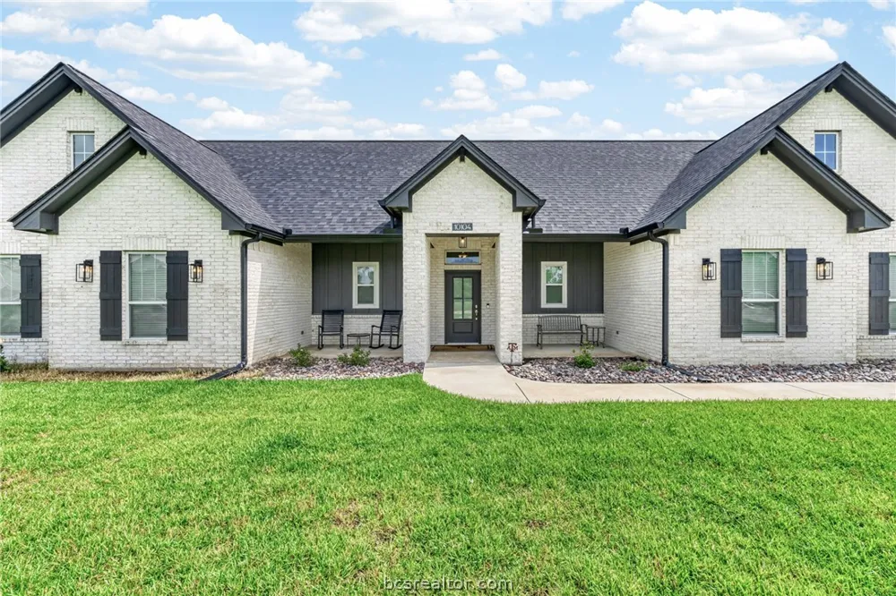 10104 Crown Point Iola, TX 77861