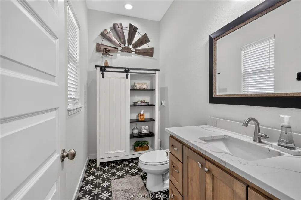 10104 Crown Point Iola, TX 77861