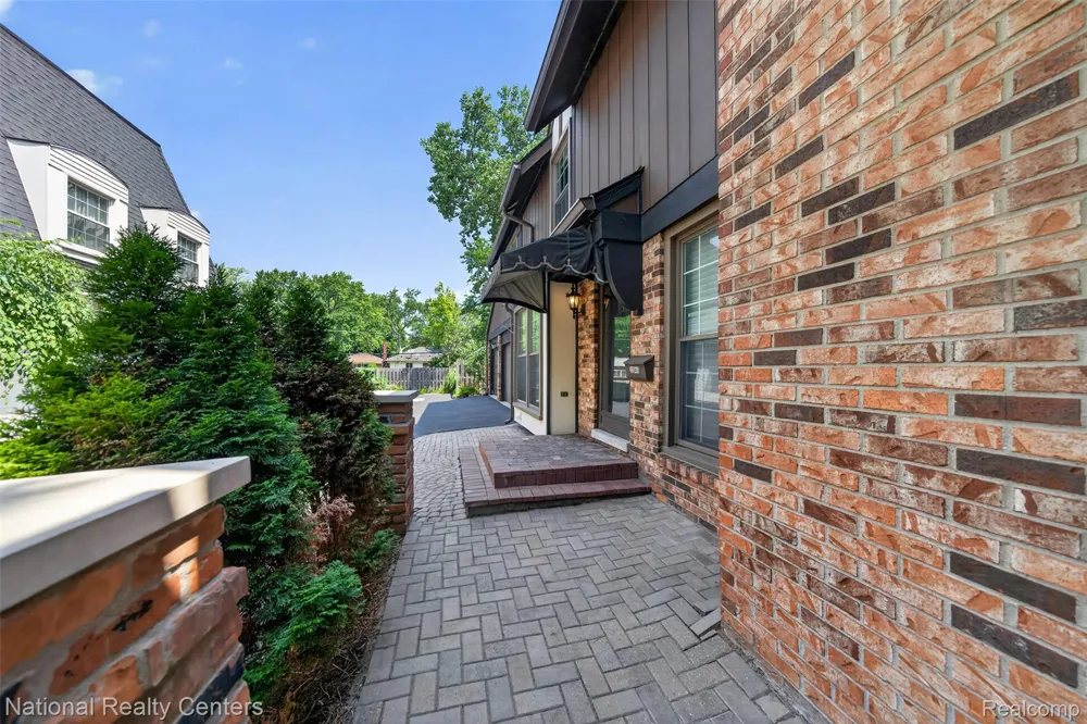 22045 Shore Pointe Lane #60 St Clair Shores City, MI 48080