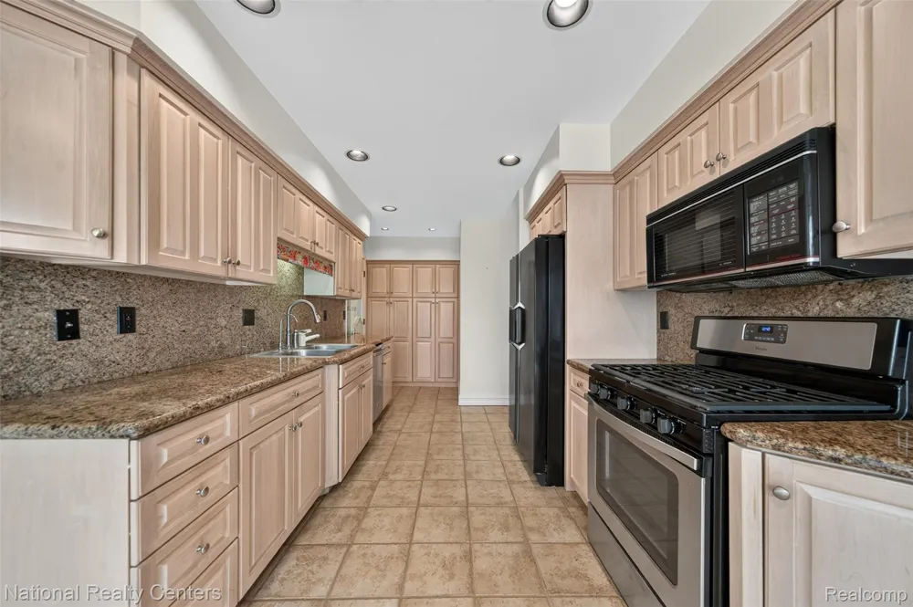 22045 Shore Pointe Lane #60 St Clair Shores City, MI 48080