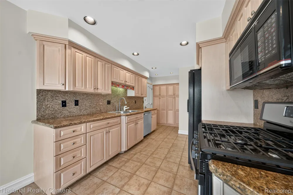 22045 Shore Pointe Lane #60 St Clair Shores City, MI 48080