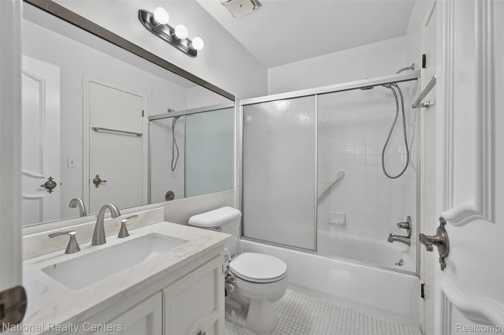 22045 Shore Pointe Lane #60 St Clair Shores City, MI 48080