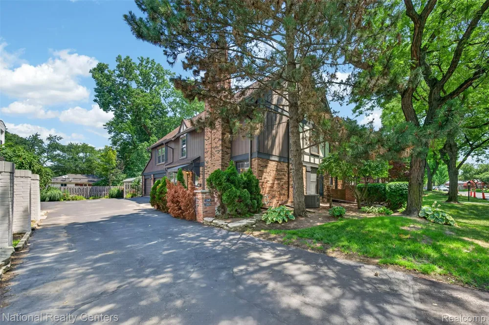 22045 Shore Pointe Lane #60 St Clair Shores City, MI 48080