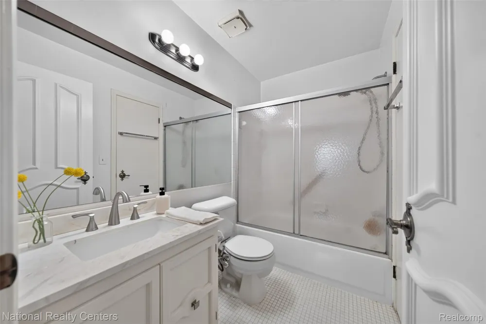 22045 Shore Pointe Lane #60 St Clair Shores City, MI 48080