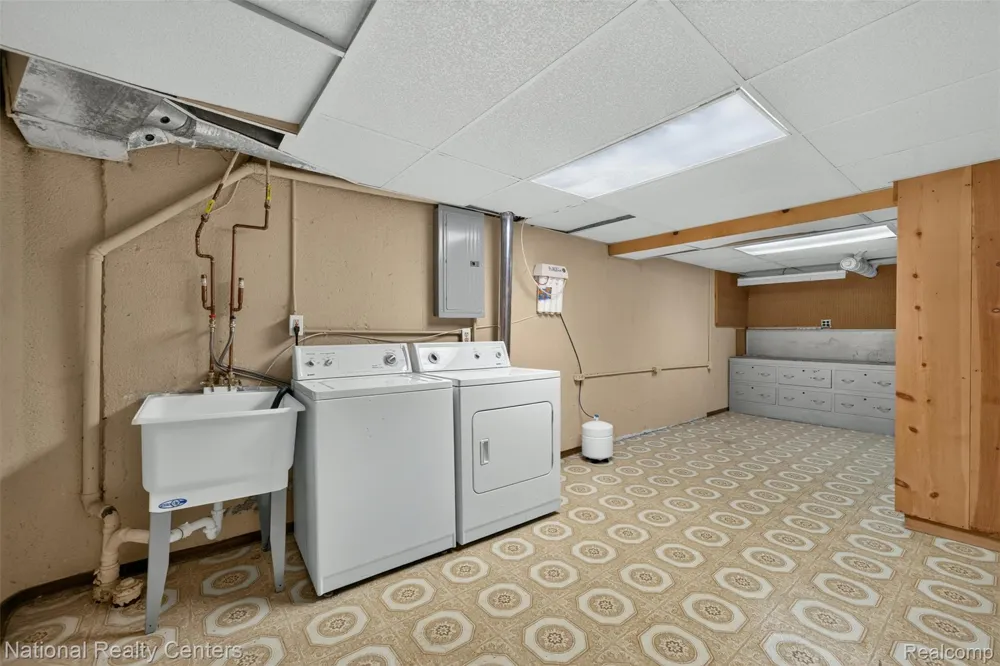 22045 Shore Pointe Lane #60 St Clair Shores City, MI 48080