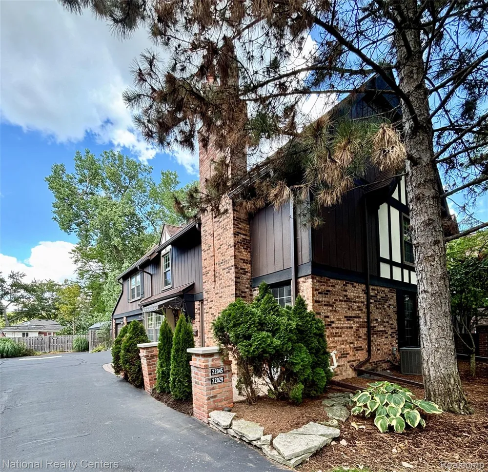 22045 Shore Pointe Lane #60 St Clair Shores City, MI 48080