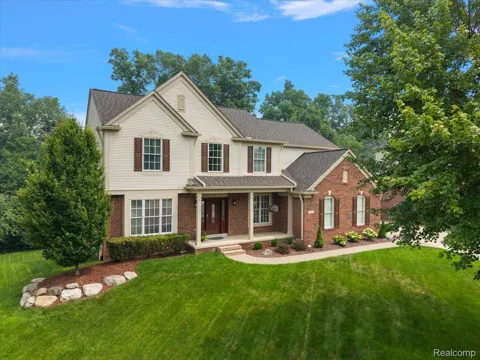 1885 Avon Glen Lane