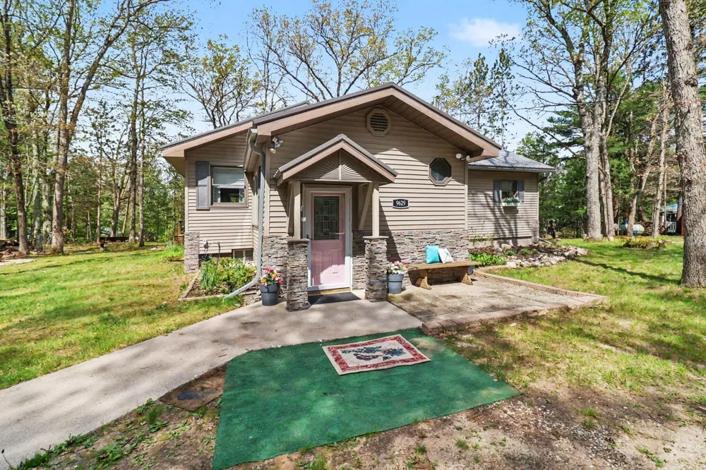 9629 Kings Point Irons, MI 49644