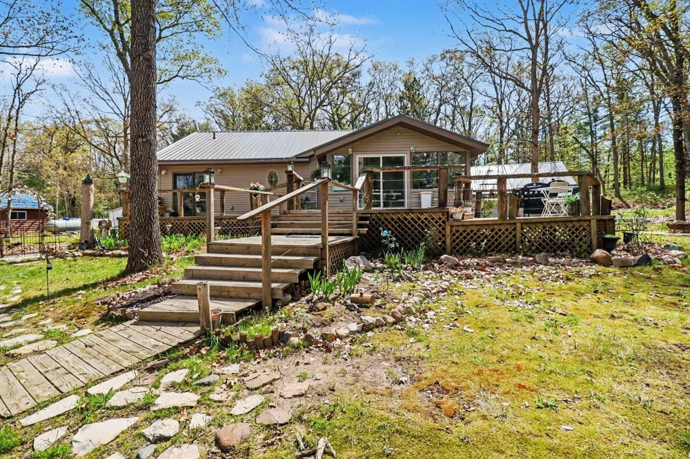 9629 Kings Point Irons, MI 49644