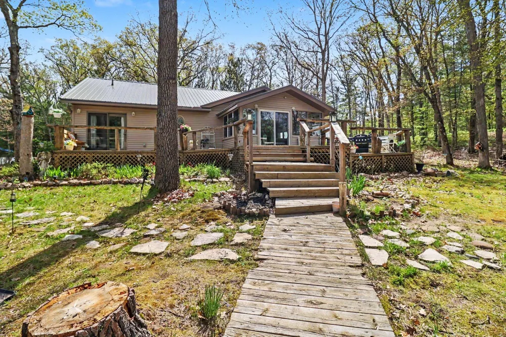 9629 Kings Point Irons, MI 49644