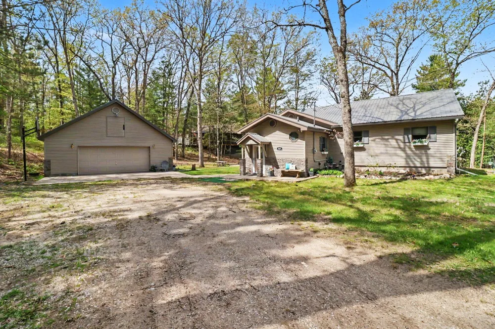 9629 Kings Point Irons, MI 49644